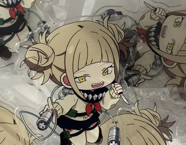 STAND ACRYLIQUE TOGA