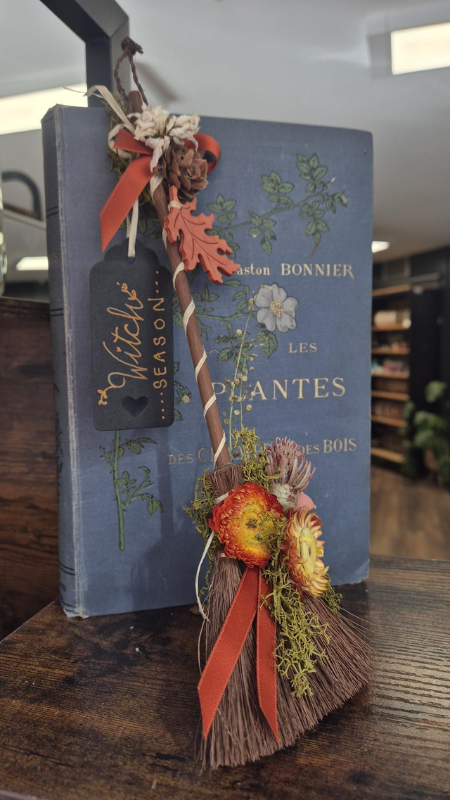 Balais à suspendre "Witch Season"