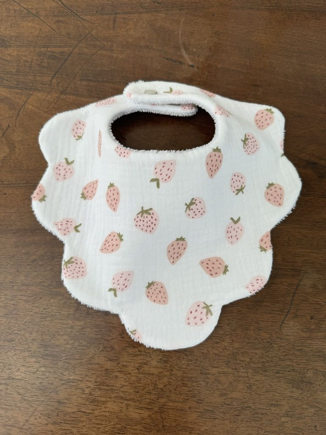 Bavoir fleur bébé fille (0-12 mois)