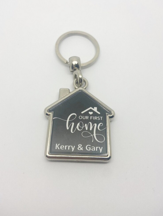 Personalised house shaped keyring - Double sided 