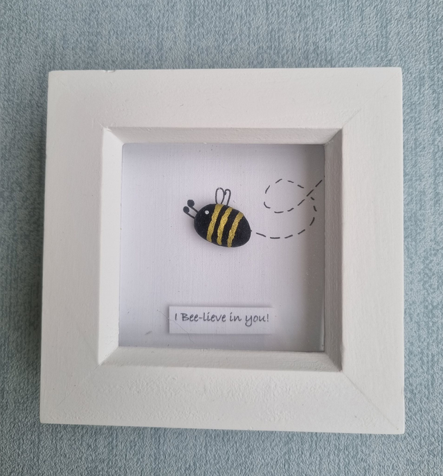 Irish, Hand Crafted Pebble Art Bee picture &#039;I Bee-lieve in You&#039;