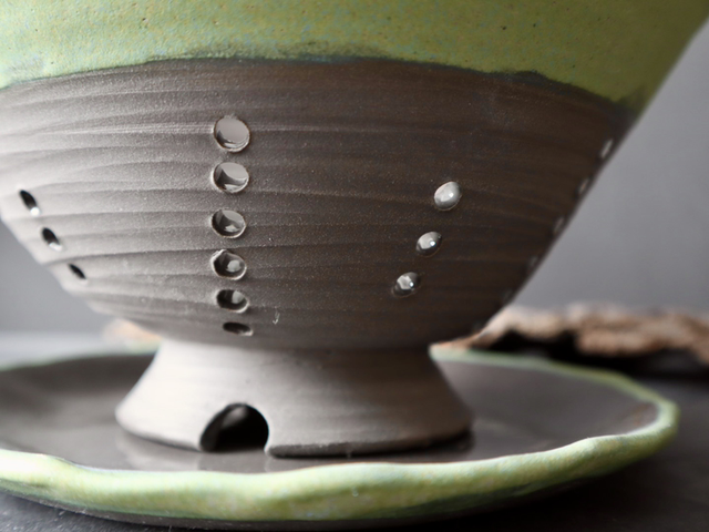 Pottery Strainer/Colander with Plate Set