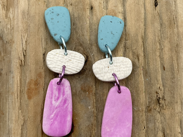 Blue, white & pink pebbles