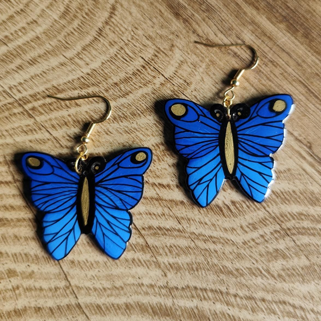 Grosses boucles d&#039;oreilles papillon bleu et doré