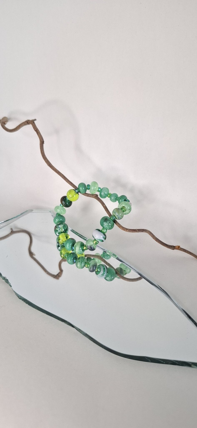 Rannekoru lasihelmillä