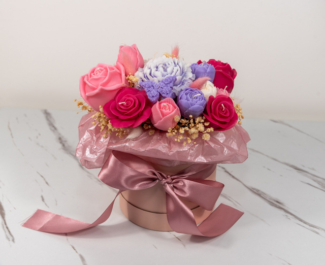 Blush and Bloom | Luxury Candle Bouquet