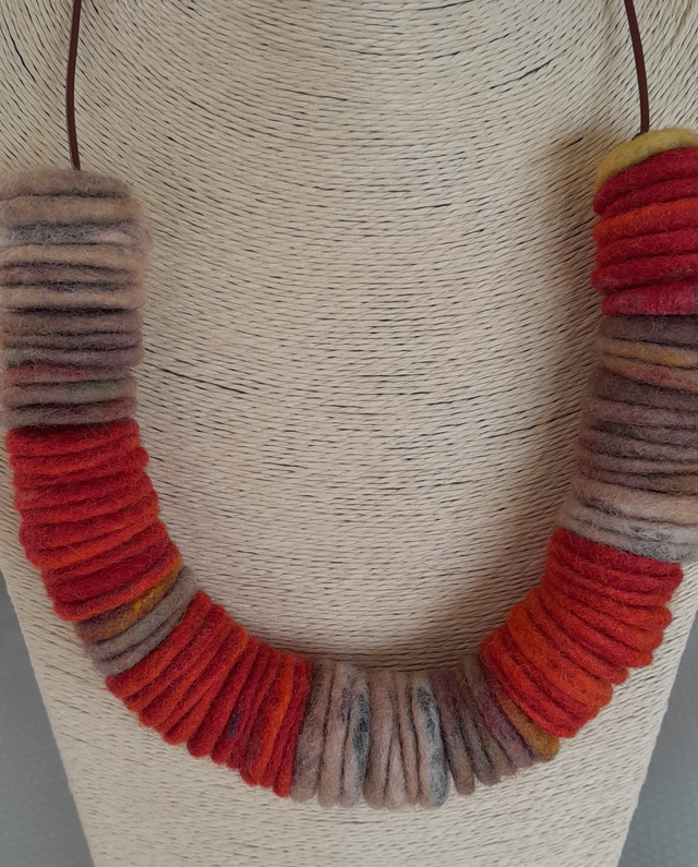 Felt circle necklace