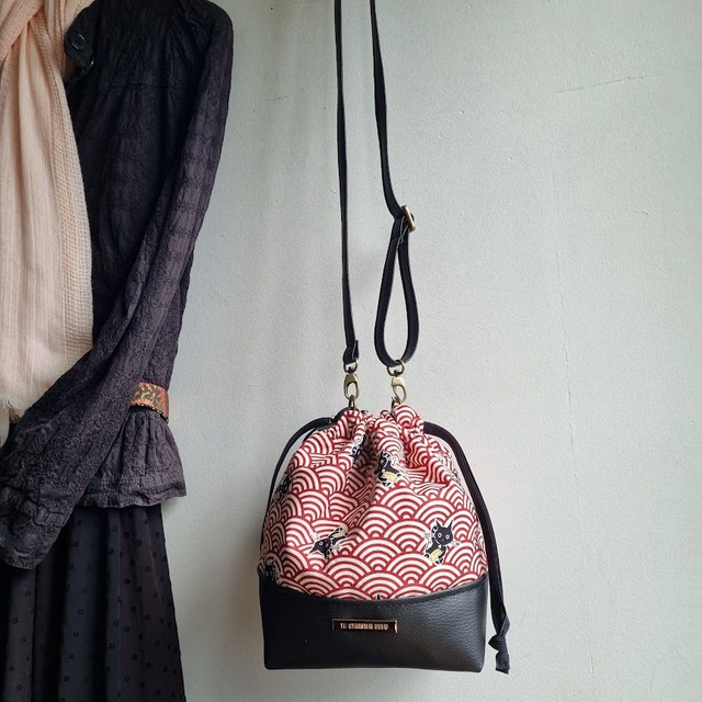 Baluchon &quot;Maneki&quot; rouge &amp; simili cuir noir