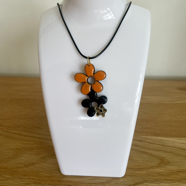 Collier fleurs en bois n2