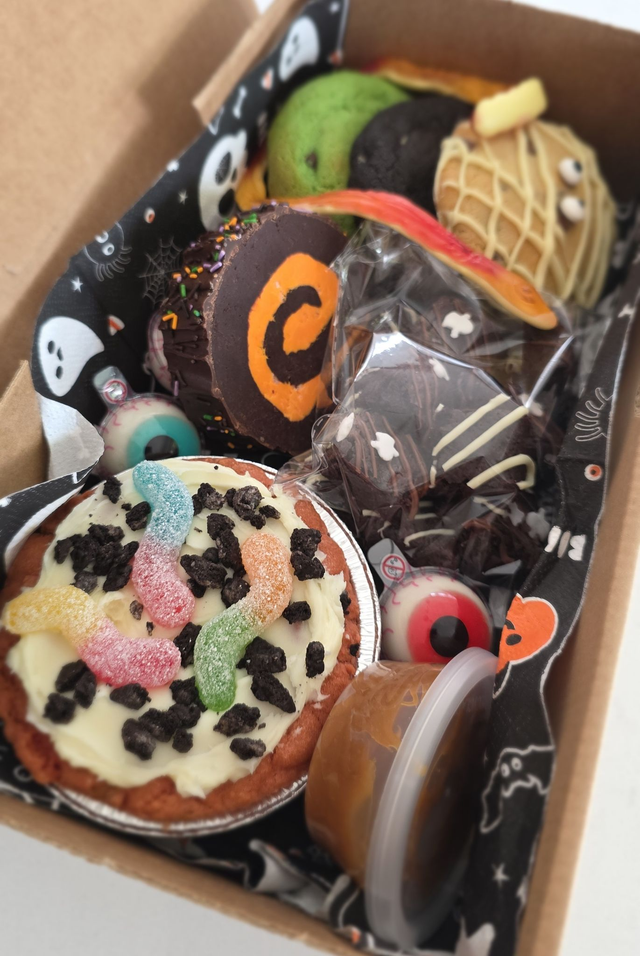 Halloween treat box (large)