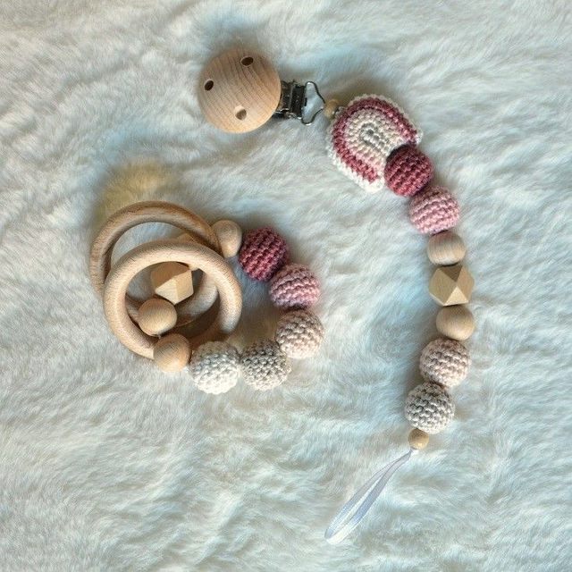 Hochet et/ou attache tétine arc-en-ciel rose