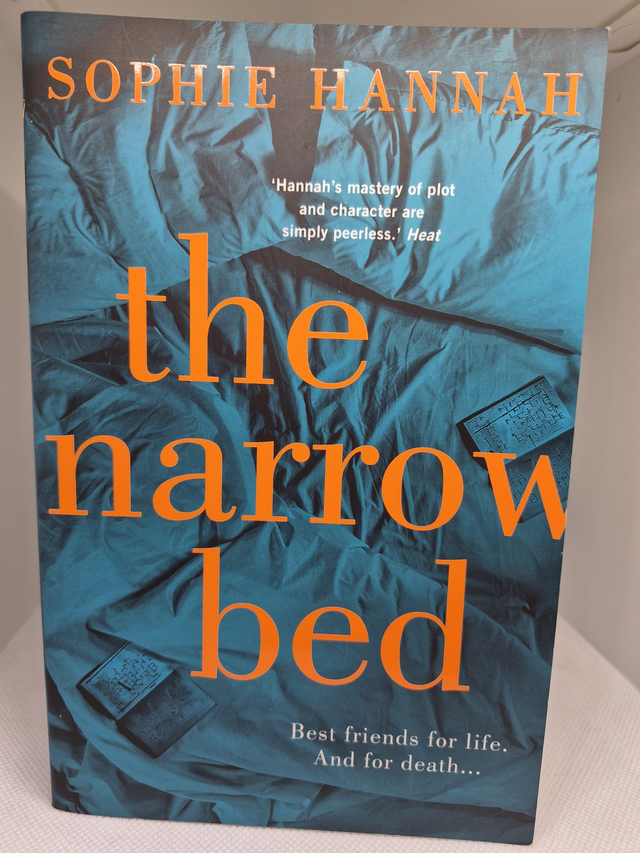 Sophie Hannah - The Narrow Bed