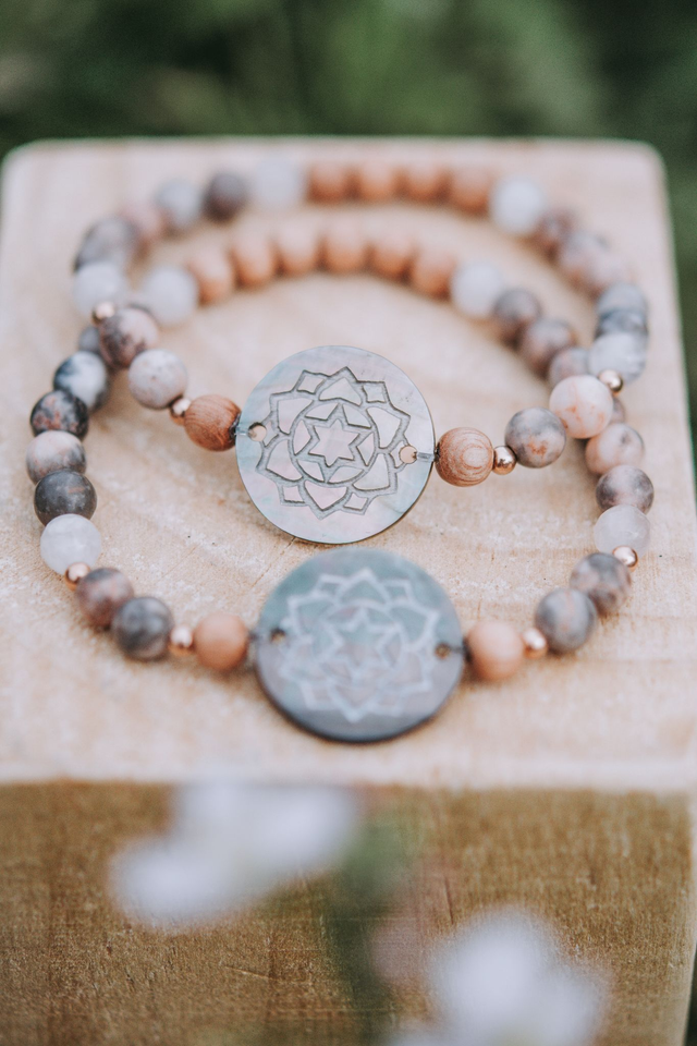 Bracelet Karma, sensible et unique, Nacre de Tahiti et Jaspe