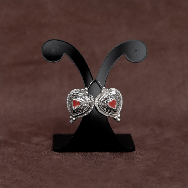 Paire de boucles d'oreilles  Coeur fermoirs dormeuses argent Vintage Agatha  (collector)