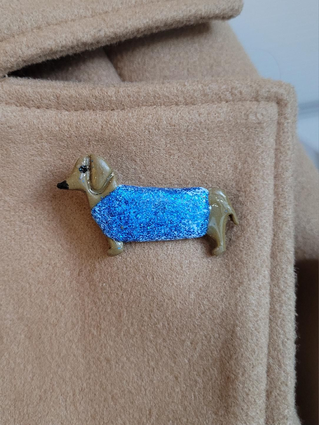 Brooch: Mini Dachshund with glitter coat brooch