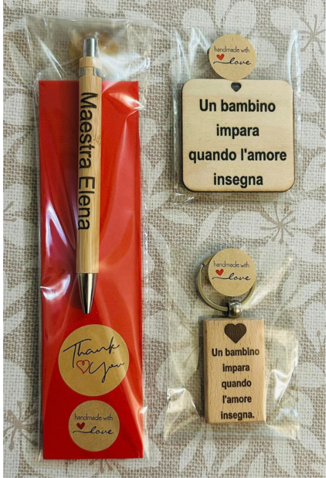 ✨ Kit Regalo Personalizzato per Maestre – Penna e Accessori in Legno con Frasi Incise ✨