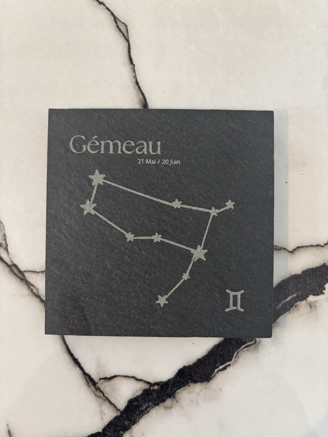 Gémeau constellation gravé sur une ardoise 10 x 10 cm