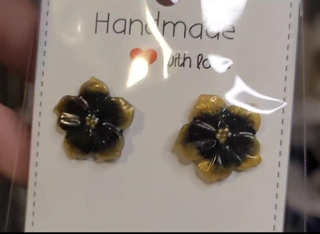 Boucles-d'oreilles fleurs noire/pointes dorées billes jaunes