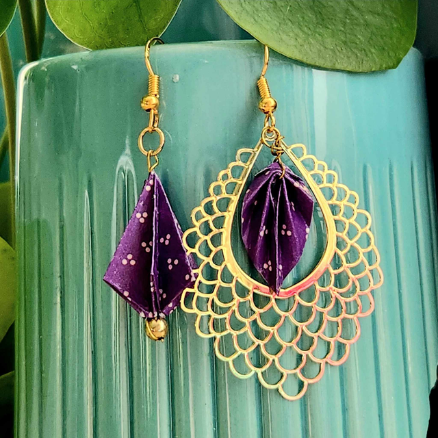 • LES DIFFÉRENTES – boucles d&#039;oreilles asymétriques en origami