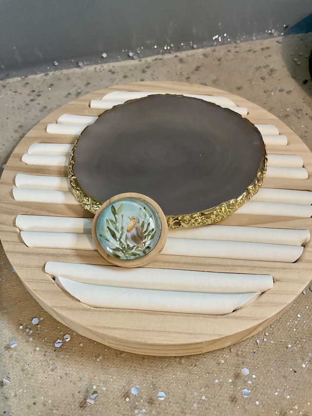 Handmade brooch with Robin design. Beautiful Christmas gift. Full set available.