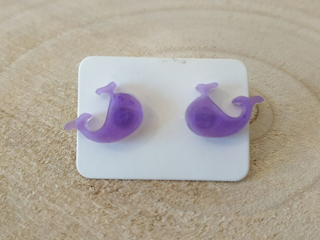 Boucles d'oreilles clous baleine violette