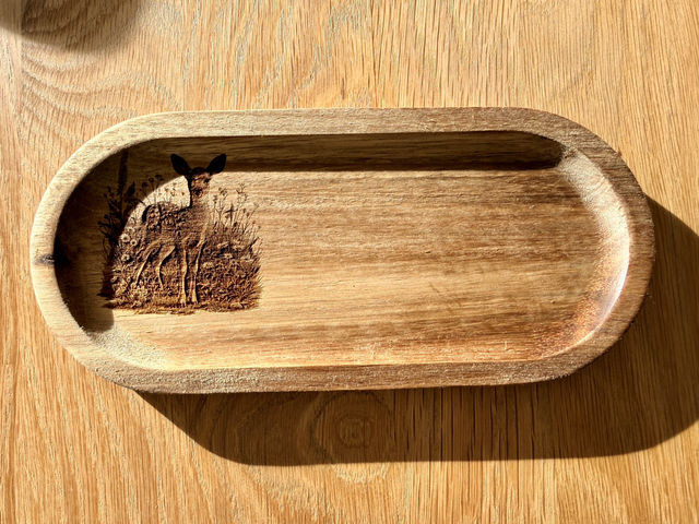 Petit plateau ou vide-poche en acacia – Gravure artisanale au laser