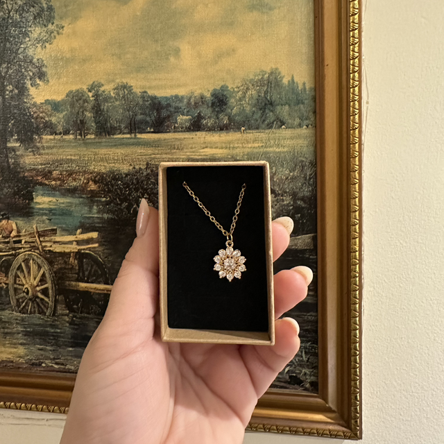 GOLD PLATED FLOWER NECKLACE