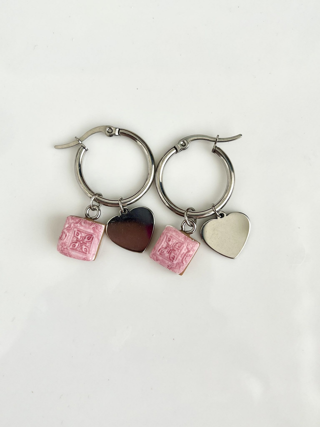 Orecchini Siciliani a Cerchio con mini maiolica e ciondoli in acciaio - Rosa