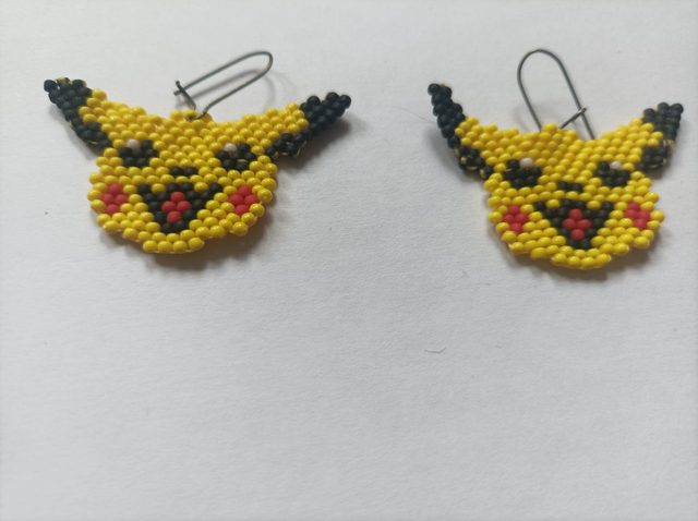 boucle d’oreilles Pikachu