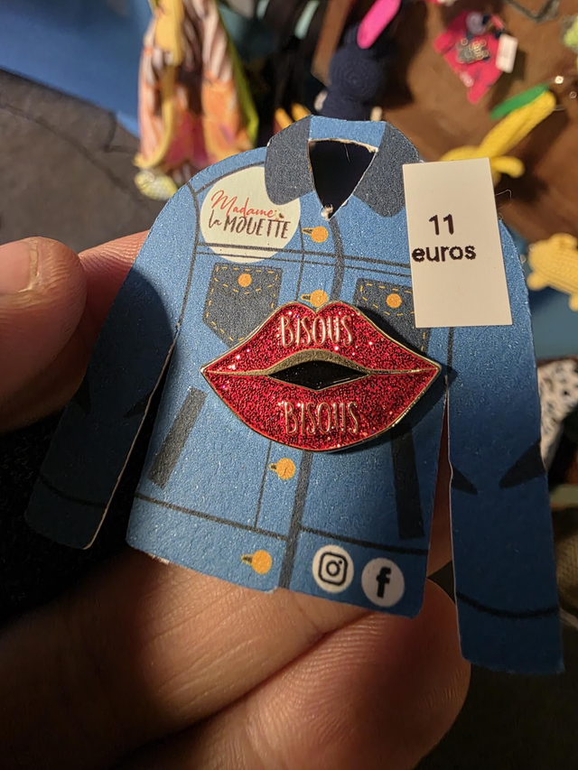 Pin's BISOUS