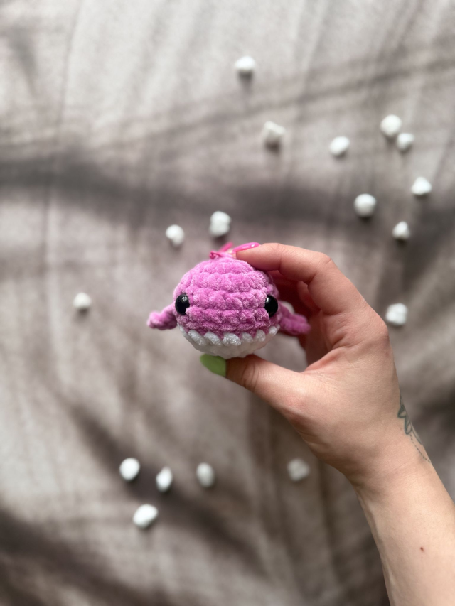 Porte-clés baleine mauve rosé