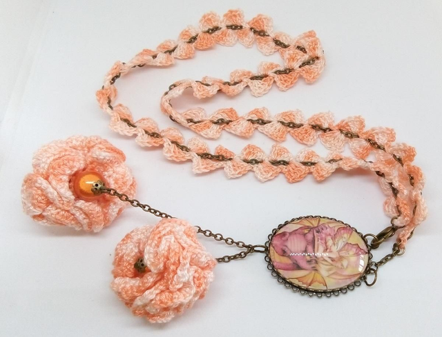COLLIER PENDENTIF CROCHETE