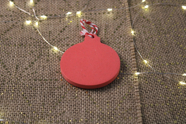 Les suspensions boule (personnalisable sur demande: prénom, mot..)