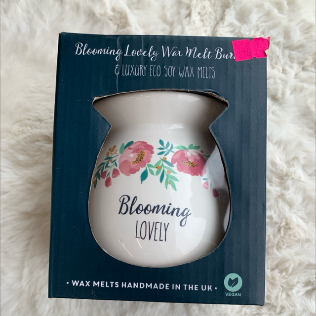 Blooming Lovely Wax Melt burner &amp; Soy wax melts 