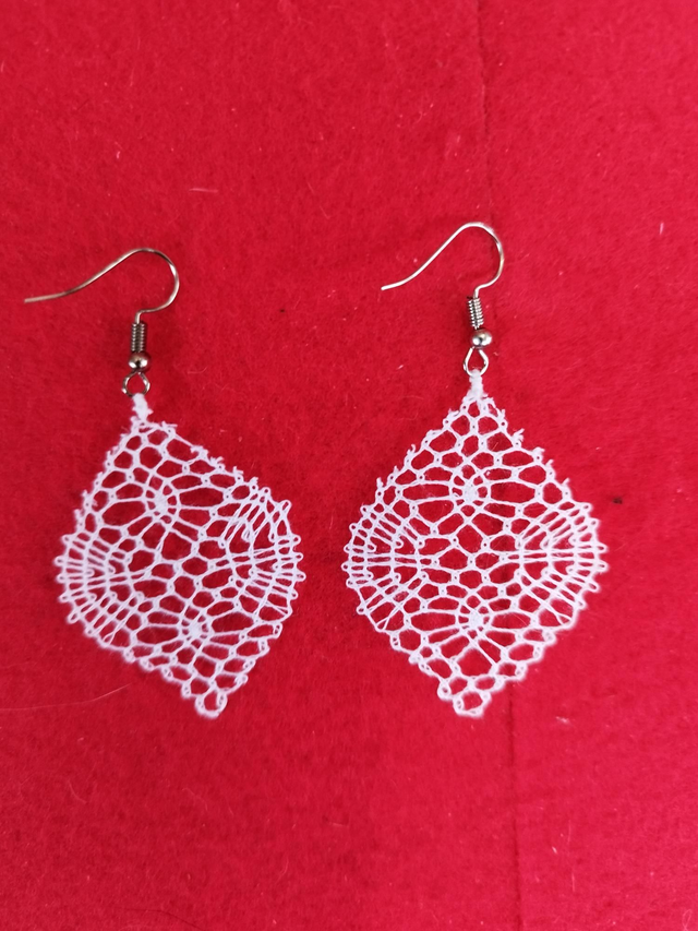 Boucles d'oreilles blanche ovale 