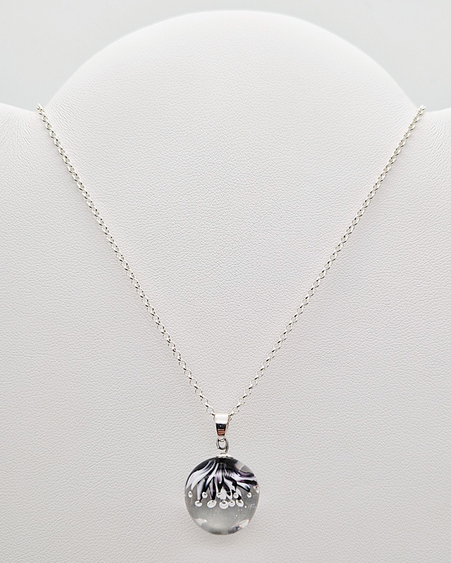 Pendentif Ariel noir et blanc