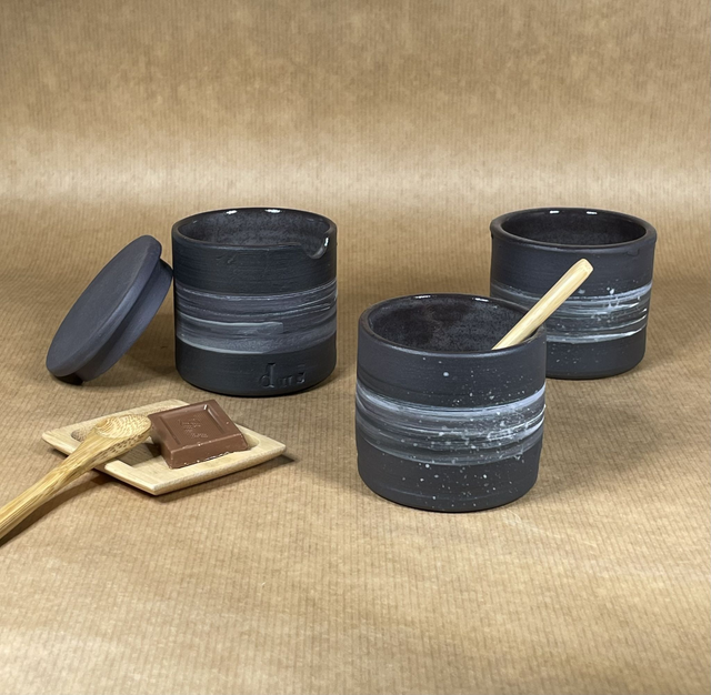 Tasse artisanale en porcelaine noire &quot;Collection Voie lactée&quot;