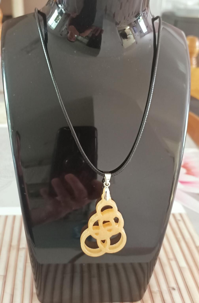 Collier pendentif résine 