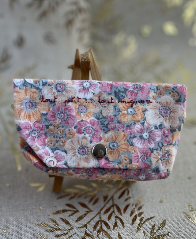 Pochette brodé ‘tout petit tou mignon’