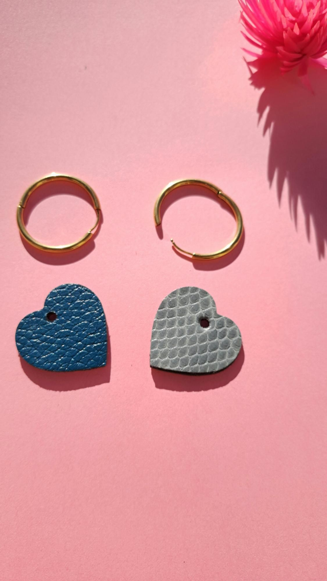 Boucles d'oreilles coeurs réversibles en matières végétales veganes
