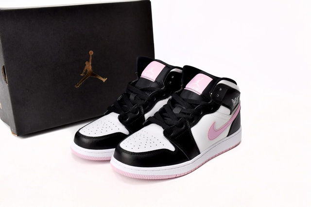 Nike Jordan 1 Mid Pink