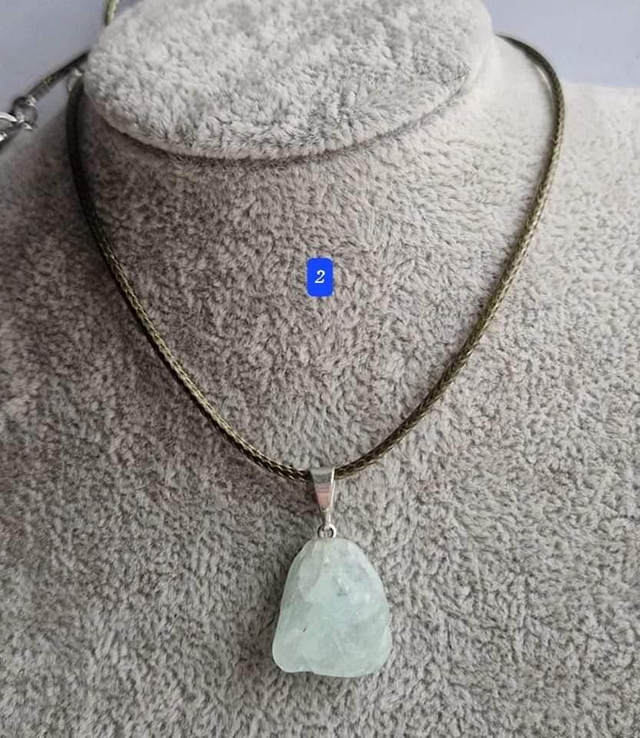 Aigue Marine pendentif   en  pierre roulée 