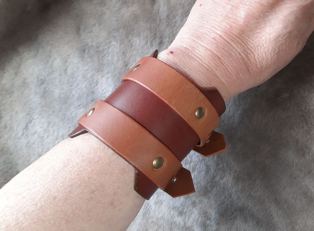 Bracelet de force en cuir style médiéval