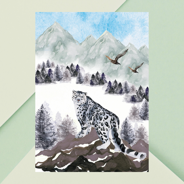 Impression de Léopard des Neiges sur une Montagne / Snow Leopard on Mountain Art Print: Décoration Murale Silent Majesty