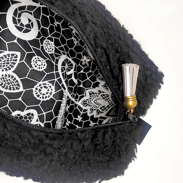 Trousse grand volume - mouton noir DIAPO