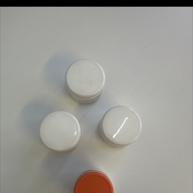 Eczema cream 8g with old bottles ( not selling anymore)