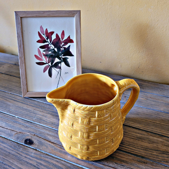 X Pichet en barbotine Digoin Sarreguemines couleur jaune 