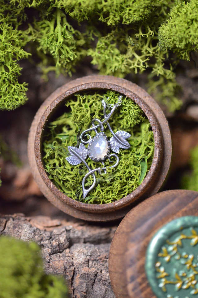 Commande personnalisée pour Marie - Pendentif Elfique Labradorite, feuilles de lierre