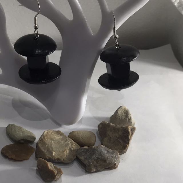 Black Dangling Earrings-BDE22A