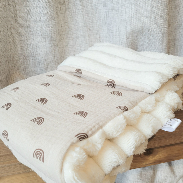 Couverture bébé / enfant &quot;arc en ciel beige&quot;
